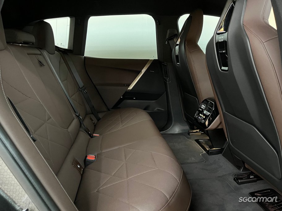 https://i.i-sgcm.com/new_cars/cars/21611/21611_g7