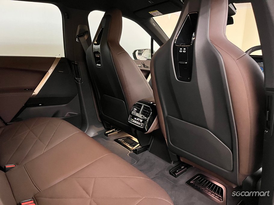 https://i.i-sgcm.com/new_cars/cars/21611/21611_g8