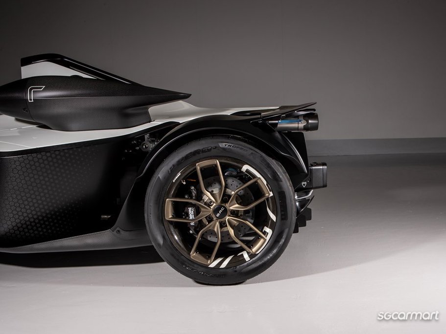 https://i.i-sgcm.com/new_cars/cars/21613/21613_g15