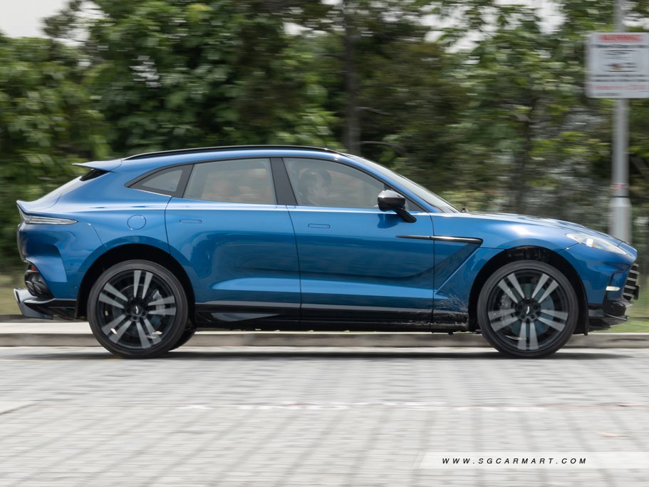 https://i.i-sgcm.com/new_cars/cars/21618/21618_g30