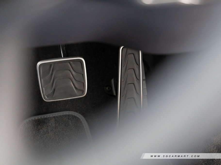 https://i.i-sgcm.com/new_cars/cars/21618/21618_g44