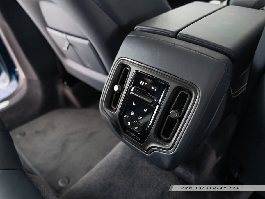 https://i.i-sgcm.com/new_cars/cars/21618/21618_g55