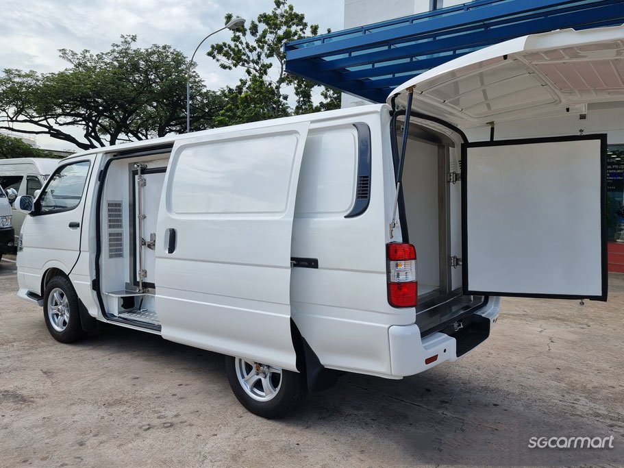 https://i.i-sgcm.com/new_cars/cars/21624/21624_g2