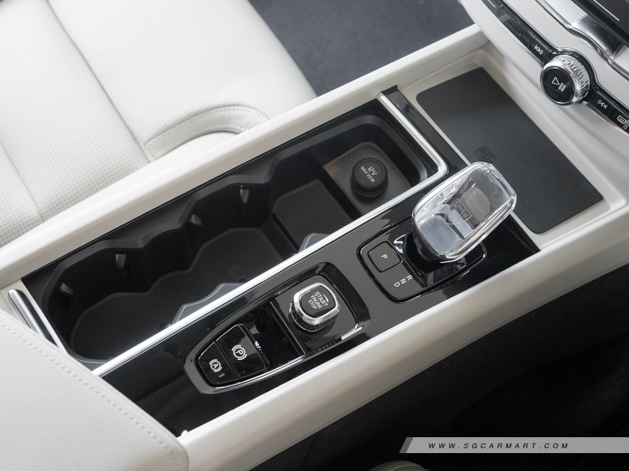 https://i.i-sgcm.com/new_cars/cars/21625/21625_g31