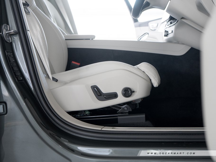 https://i.i-sgcm.com/new_cars/cars/21625/21625_g35