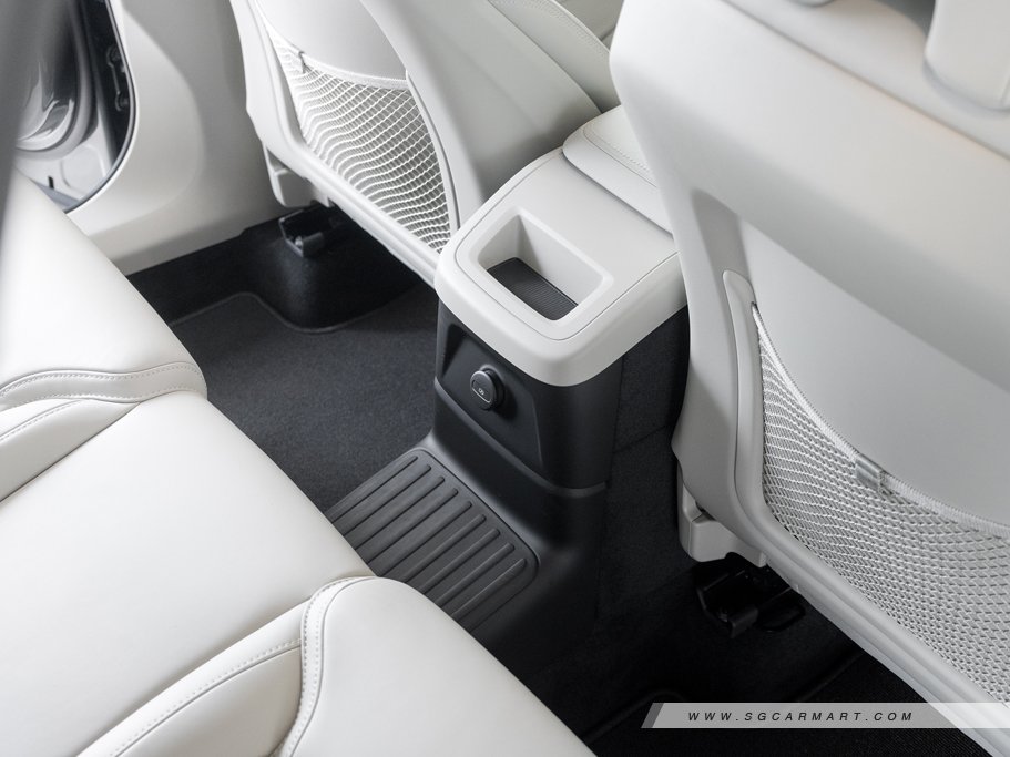 https://i.i-sgcm.com/new_cars/cars/21625/21625_g37