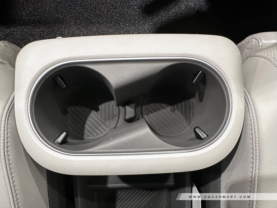 https://i.i-sgcm.com/new_cars/cars/21635/21635_g26