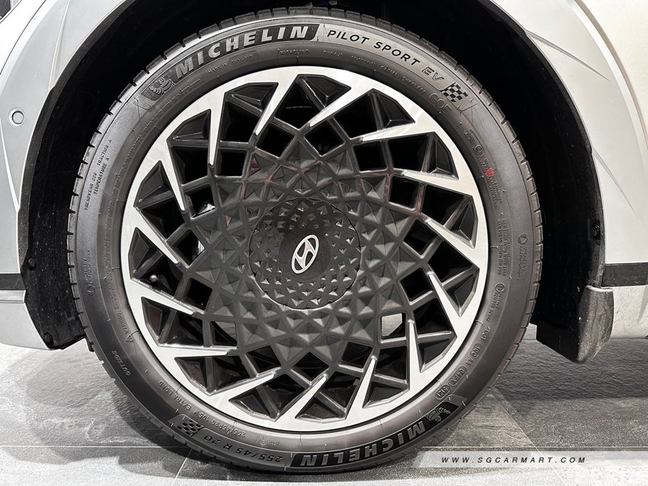 https://i.i-sgcm.com/new_cars/cars/21635/21635_g8