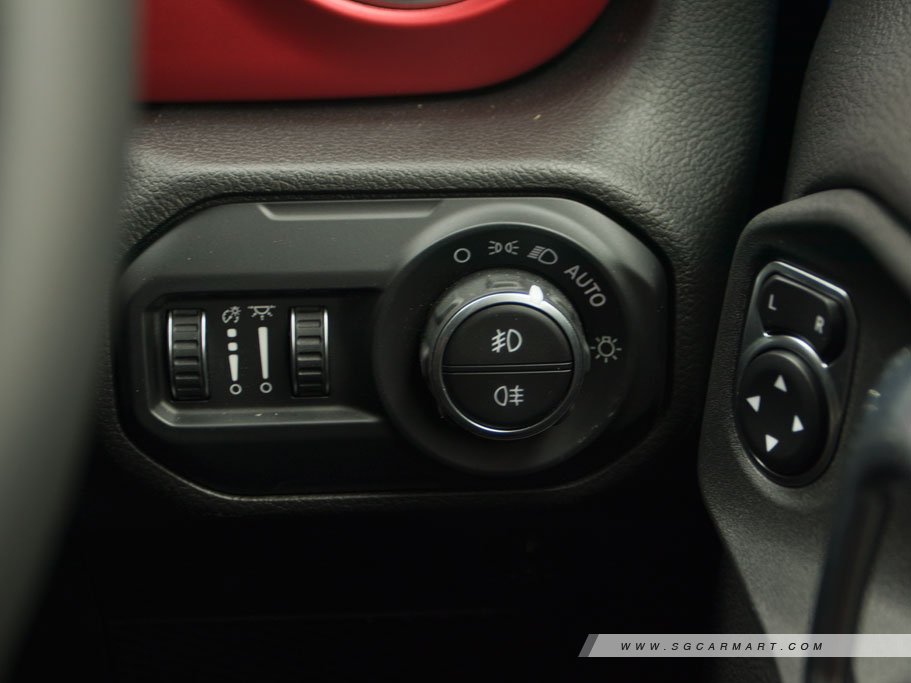 https://i.i-sgcm.com/new_cars/cars/21637/21637_g15
