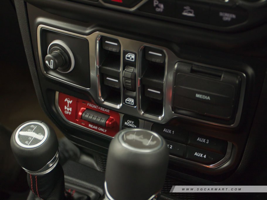 https://i.i-sgcm.com/new_cars/cars/21637/21637_g18