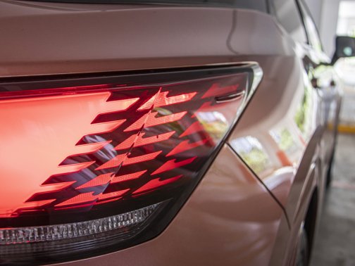 https://i.i-sgcm.com/new_cars/cars/21653/21653_g15