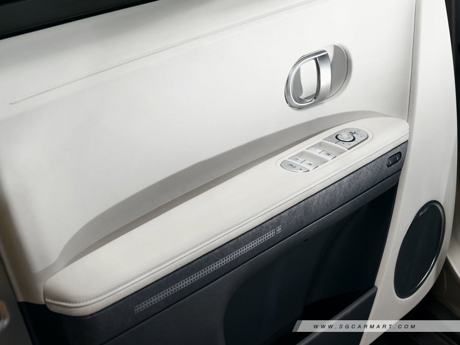 https://i.i-sgcm.com/new_cars/cars/21656/21656_g12