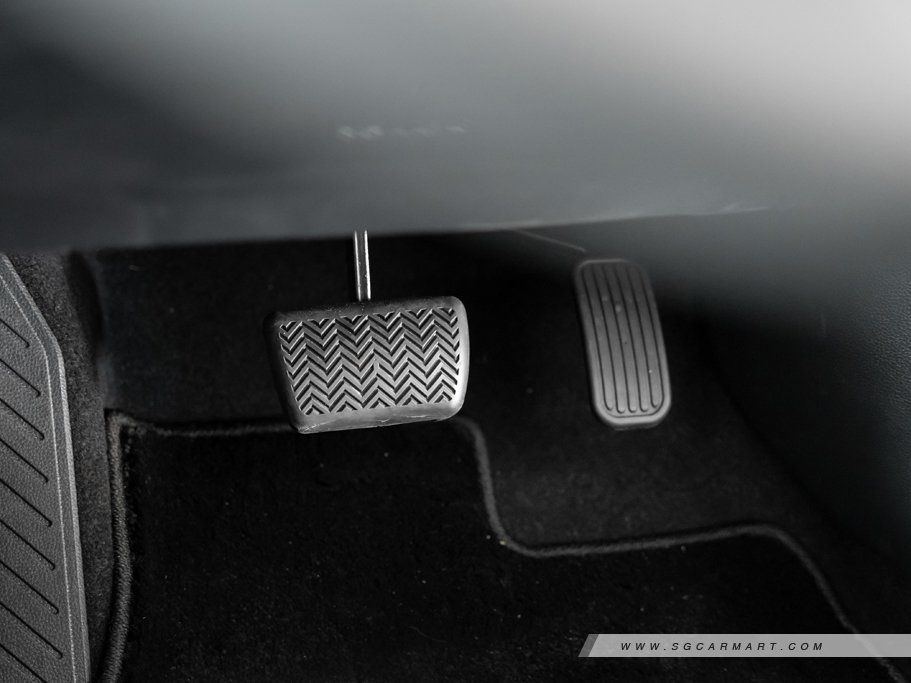 https://i.i-sgcm.com/new_cars/cars/21664/21664_g24
