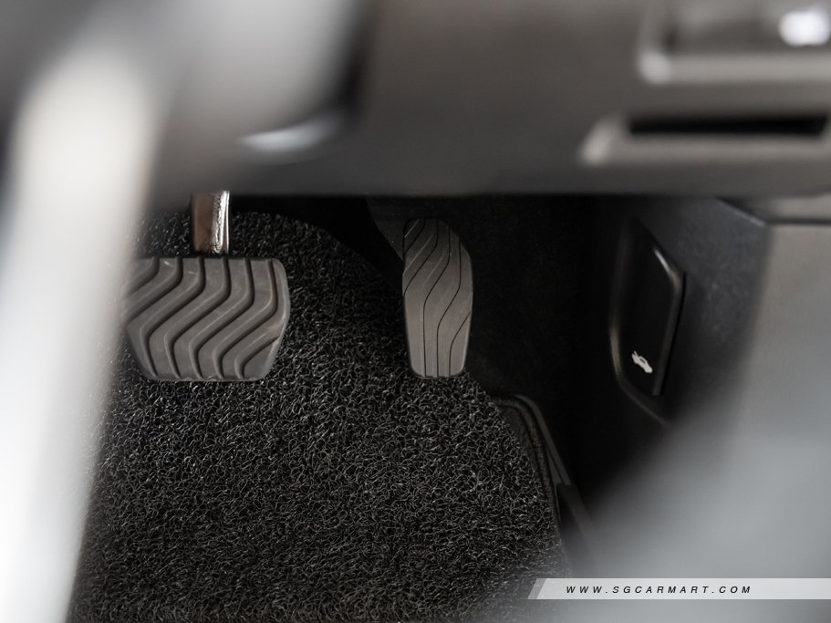 https://i.i-sgcm.com/new_cars/cars/21665/21665_g17