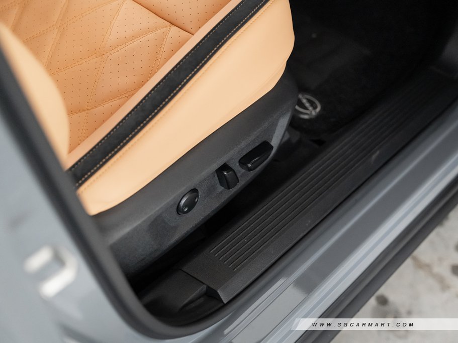 https://i.i-sgcm.com/new_cars/cars/21665/21665_g18