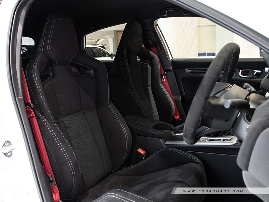 https://i.i-sgcm.com/new_cars/cars/21666/21666_g51
