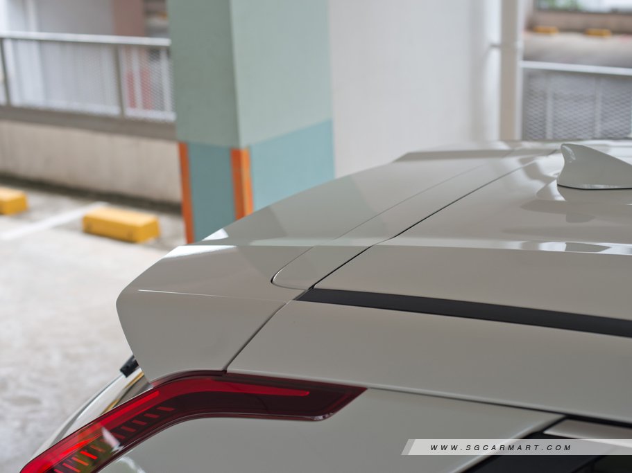 https://i.i-sgcm.com/new_cars/cars/21676/21676_g15