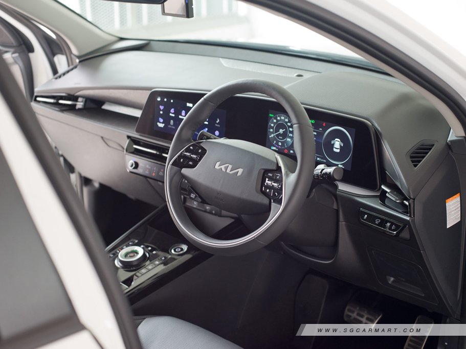 https://i.i-sgcm.com/new_cars/cars/21676/21676_g23