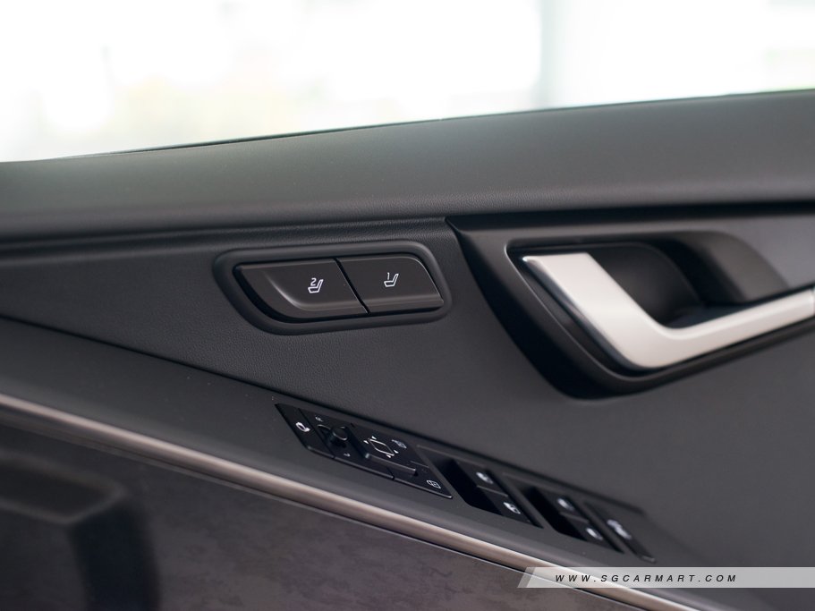 https://i.i-sgcm.com/new_cars/cars/21676/21676_g26