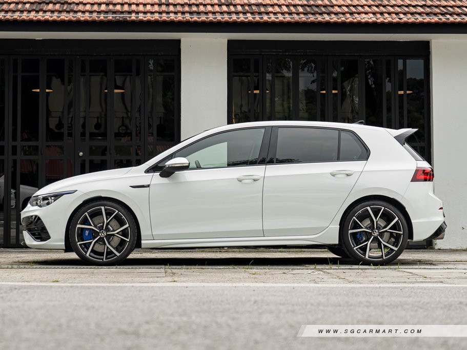 https://i.i-sgcm.com/new_cars/cars/21677/21677_g17