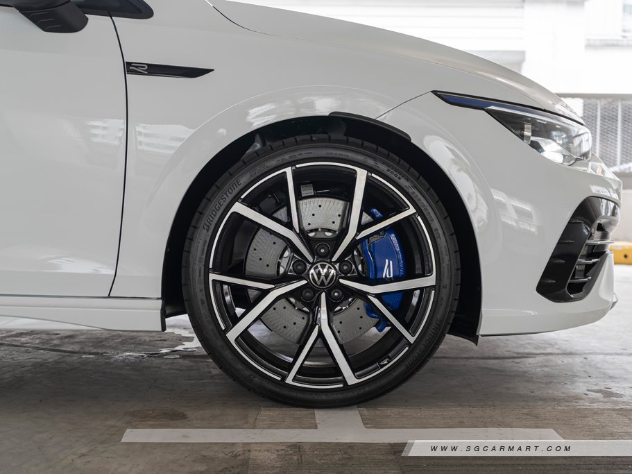 https://i.i-sgcm.com/new_cars/cars/21677/21677_g22