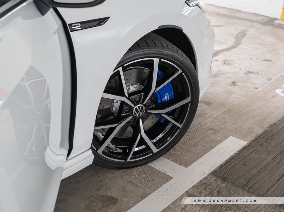 https://i.i-sgcm.com/new_cars/cars/21677/21677_g27