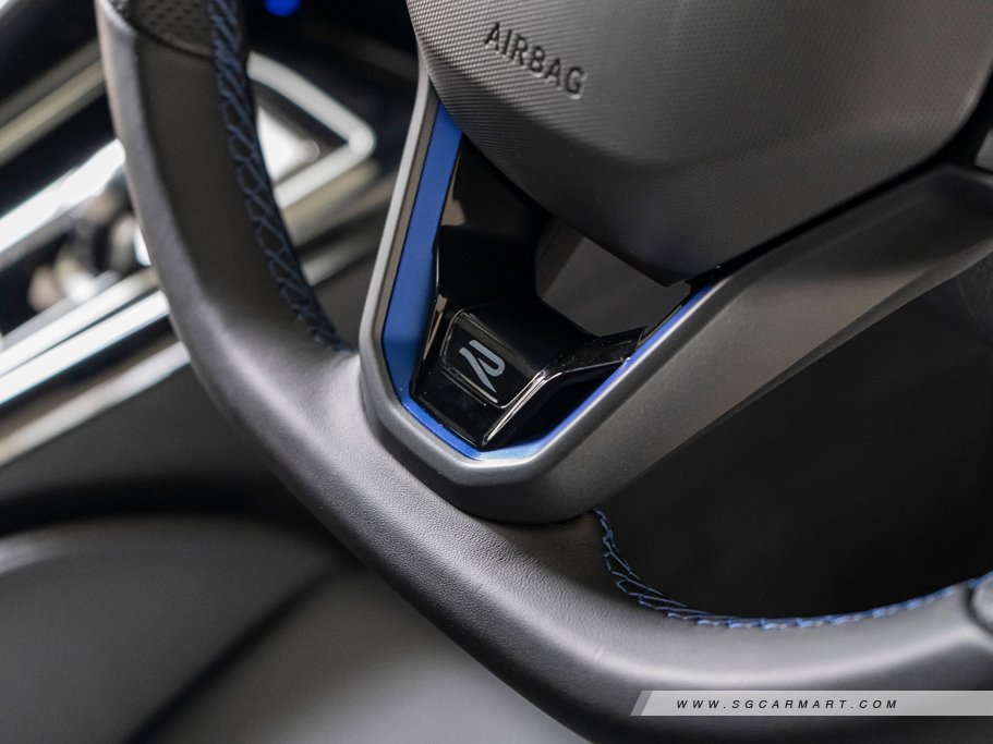 https://i.i-sgcm.com/new_cars/cars/21677/21677_g33