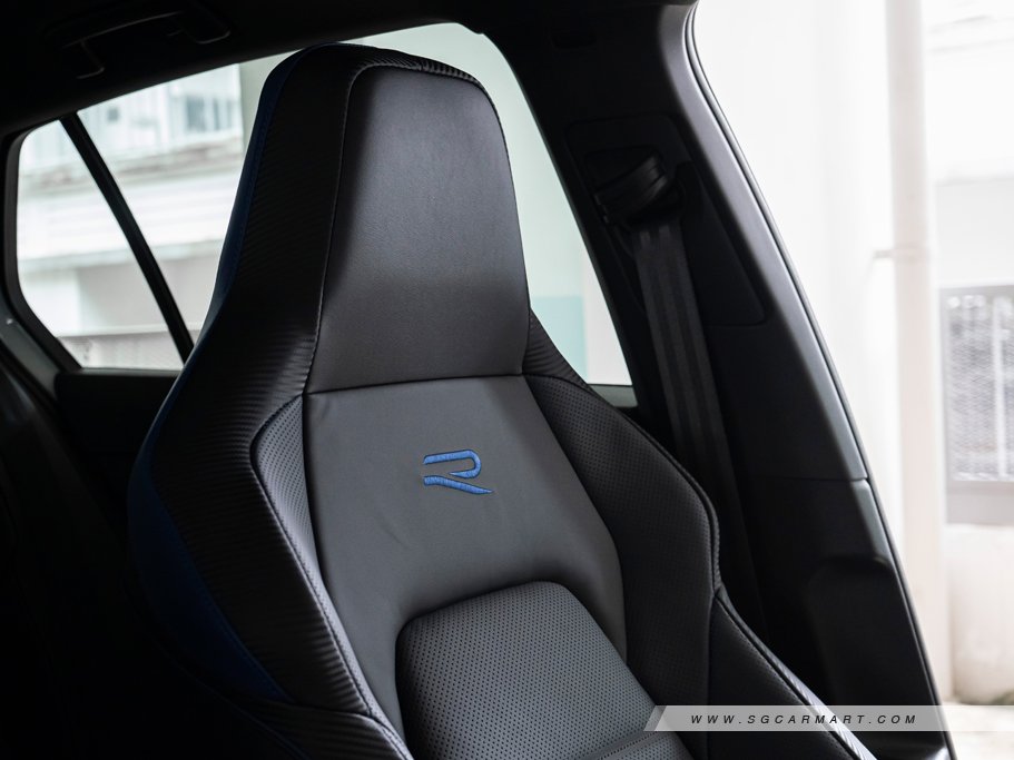 https://i.i-sgcm.com/new_cars/cars/21677/21677_g44