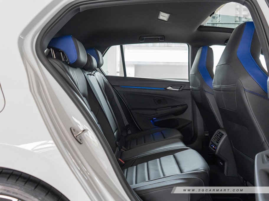 https://i.i-sgcm.com/new_cars/cars/21677/21677_g47
