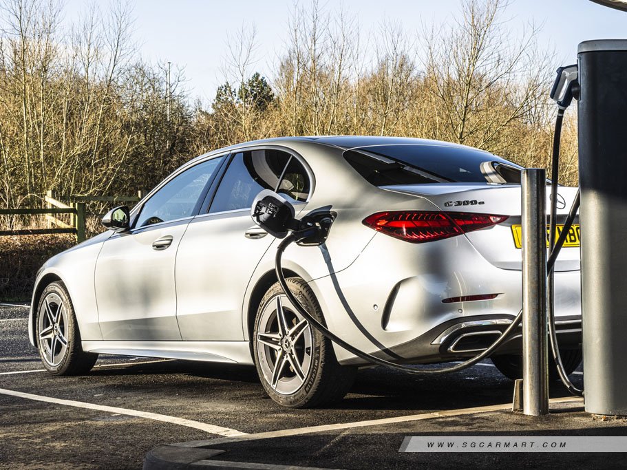 Mercedes-Benz C-Class Saloon Plug-in Hybrid 11