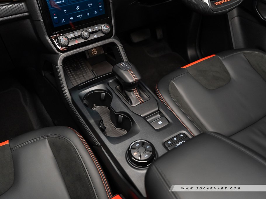https://i.i-sgcm.com/new_cars/cars/21688/21688_g15