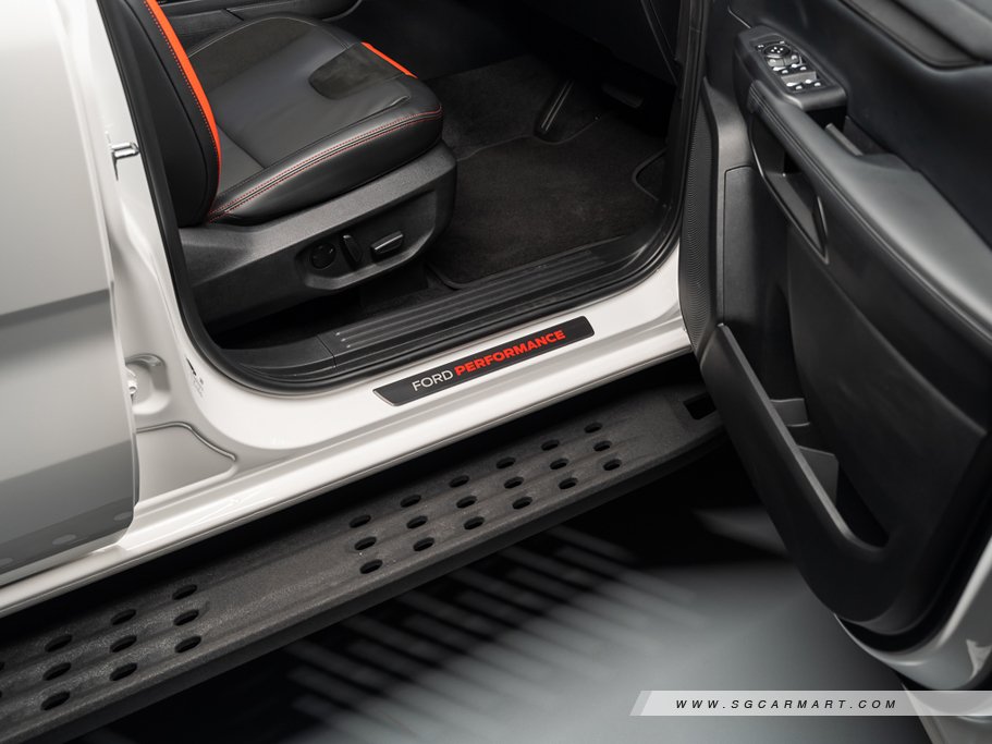 https://i.i-sgcm.com/new_cars/cars/21688/21688_g23