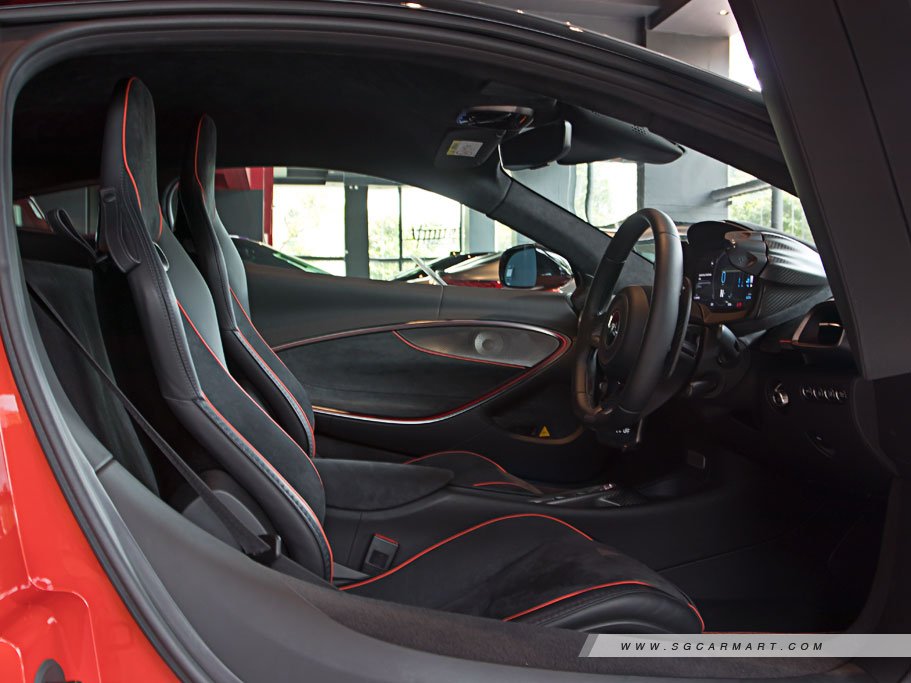 https://i.i-sgcm.com/new_cars/cars/21693/21693_g16