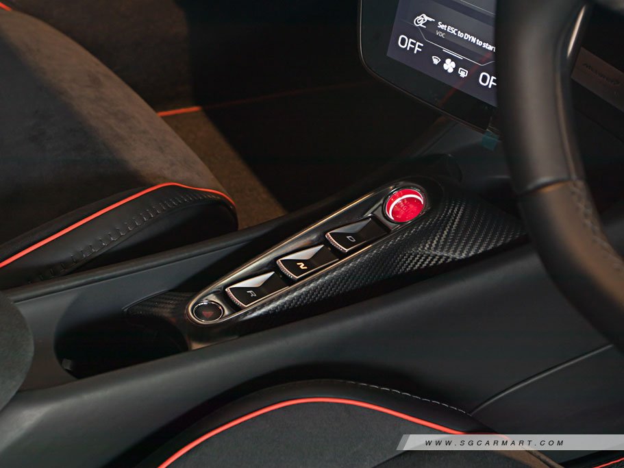 https://i.i-sgcm.com/new_cars/cars/21693/21693_g24