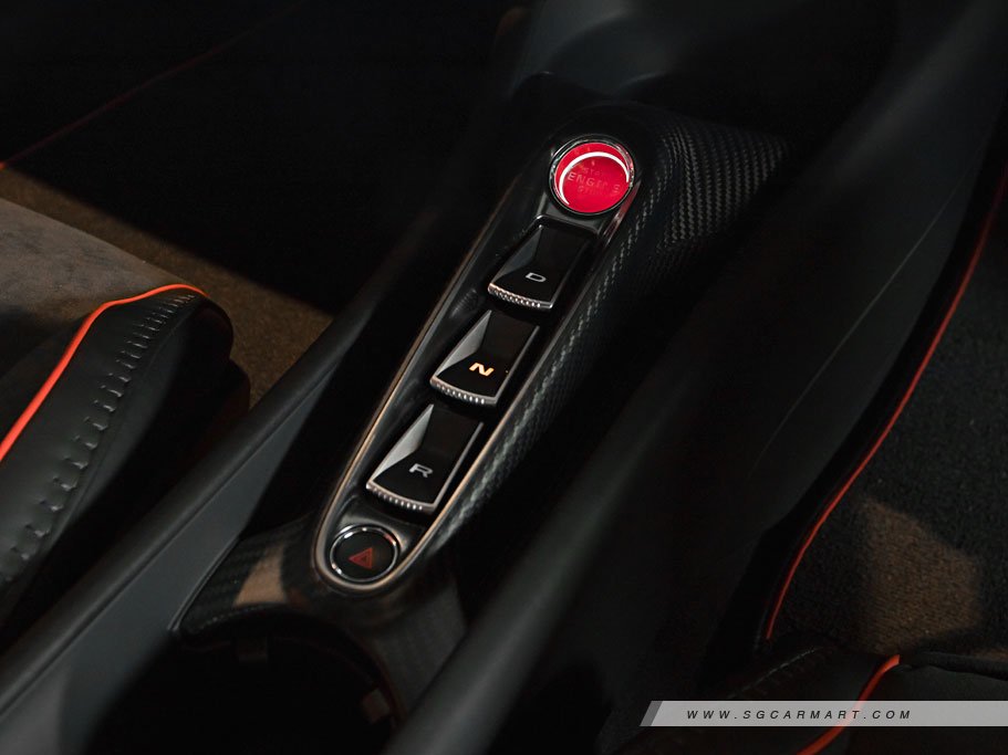 https://i.i-sgcm.com/new_cars/cars/21693/21693_g25