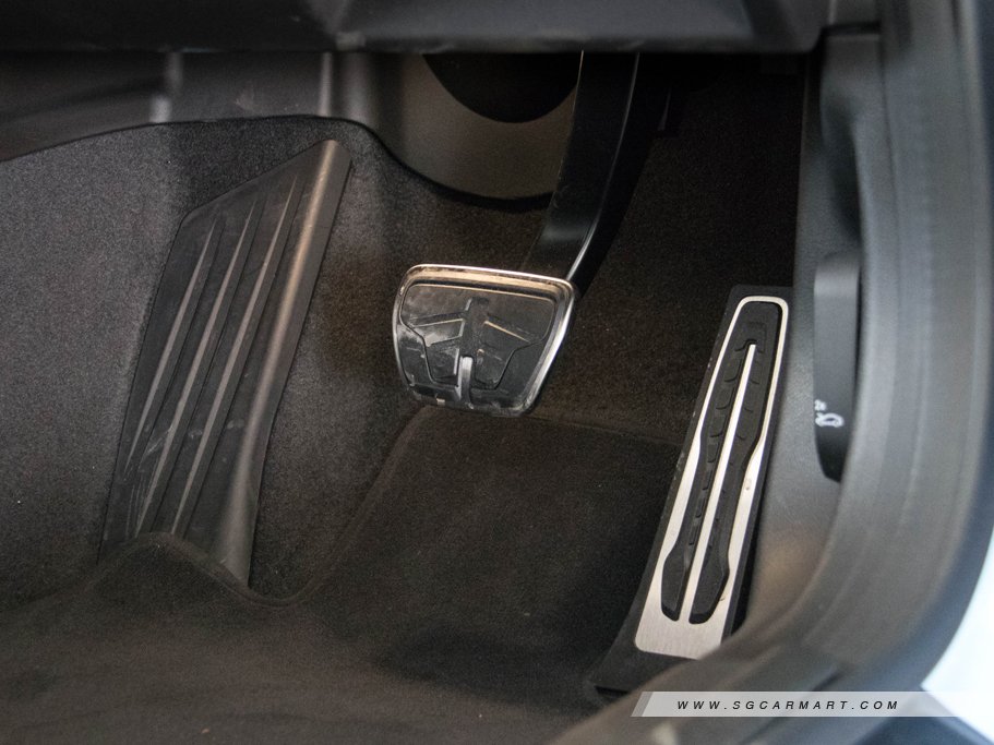https://i.i-sgcm.com/new_cars/cars/21696/21696_g47
