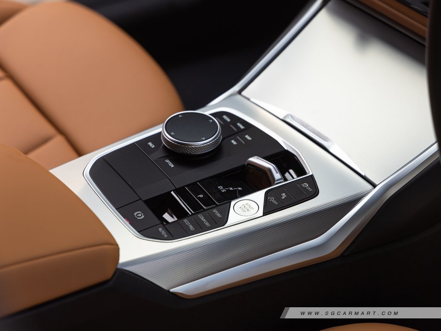 https://i.i-sgcm.com/new_cars/cars/21712/21712_g12