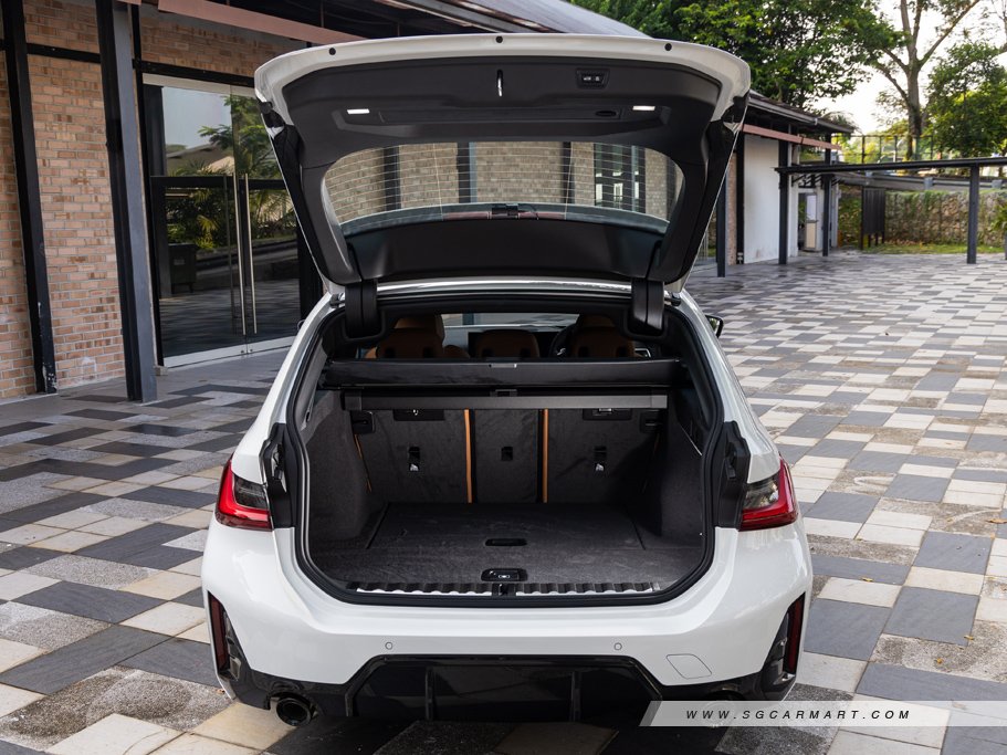 https://i.i-sgcm.com/new_cars/cars/21712/21712_g16
