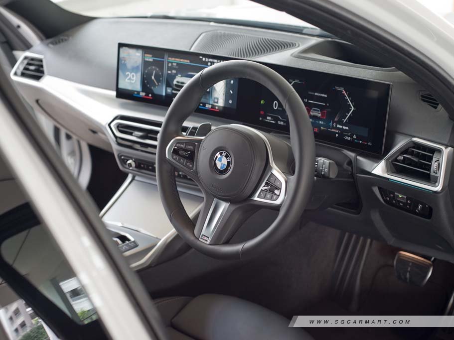 https://i.i-sgcm.com/new_cars/cars/21712/21712_g37