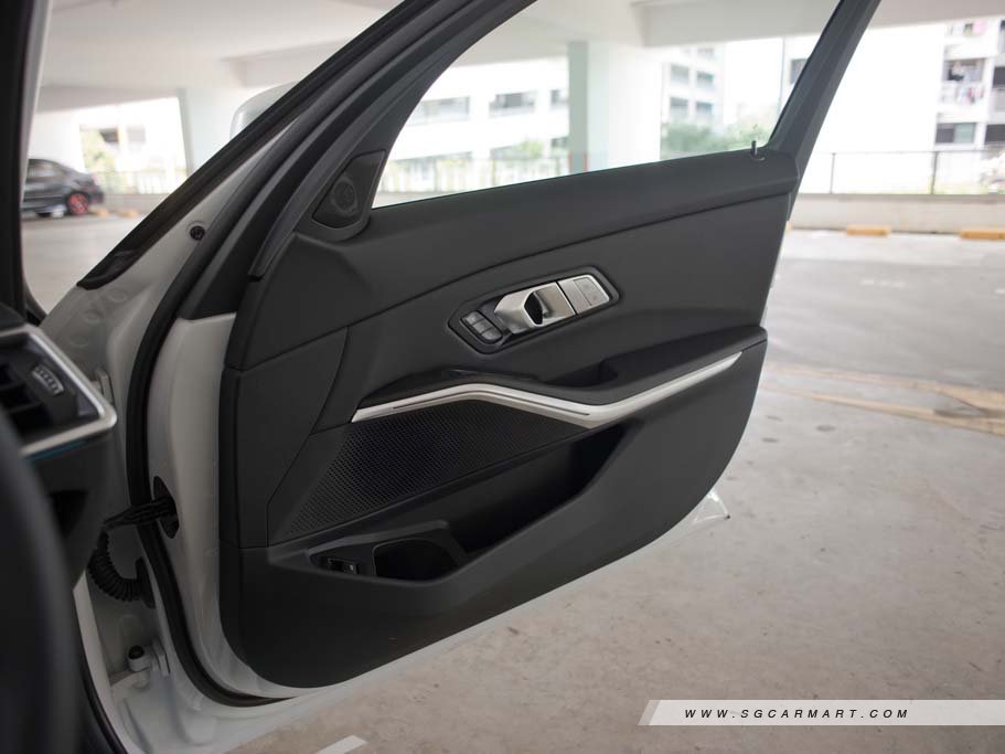 https://i.i-sgcm.com/new_cars/cars/21712/21712_g41