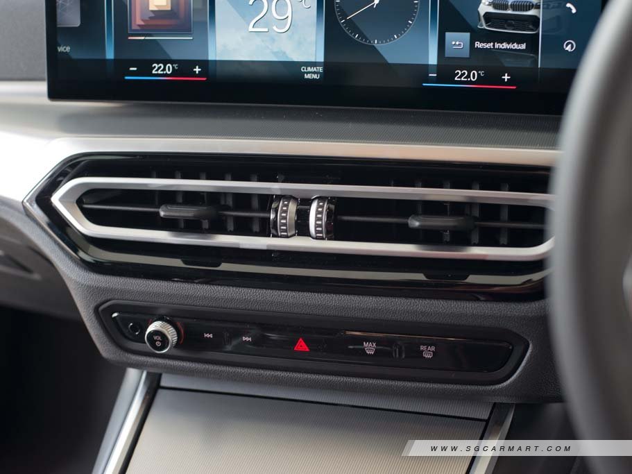 https://i.i-sgcm.com/new_cars/cars/21712/21712_g44