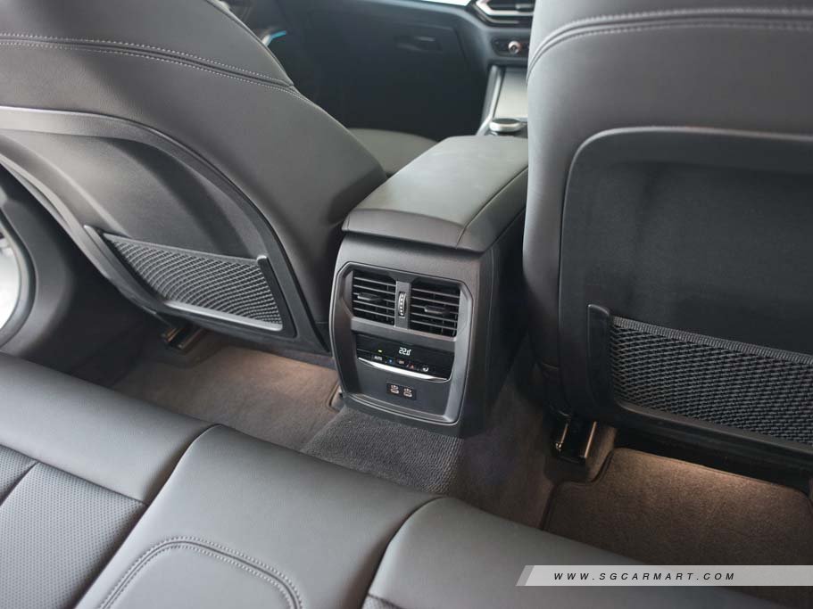 https://i.i-sgcm.com/new_cars/cars/21712/21712_g49