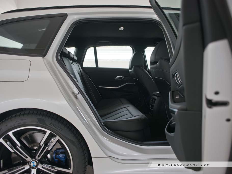 https://i.i-sgcm.com/new_cars/cars/21712/21712_g51