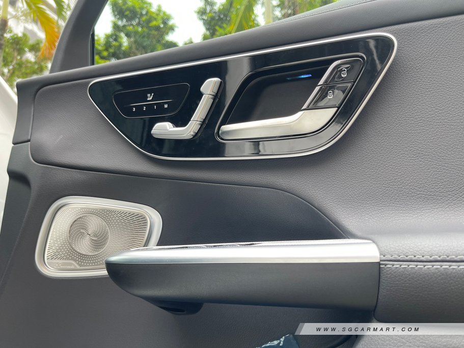 https://i.i-sgcm.com/new_cars/cars/21716/21716_g37