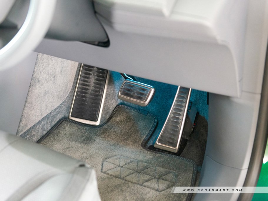 https://i.i-sgcm.com/new_cars/cars/21720/21720_g38