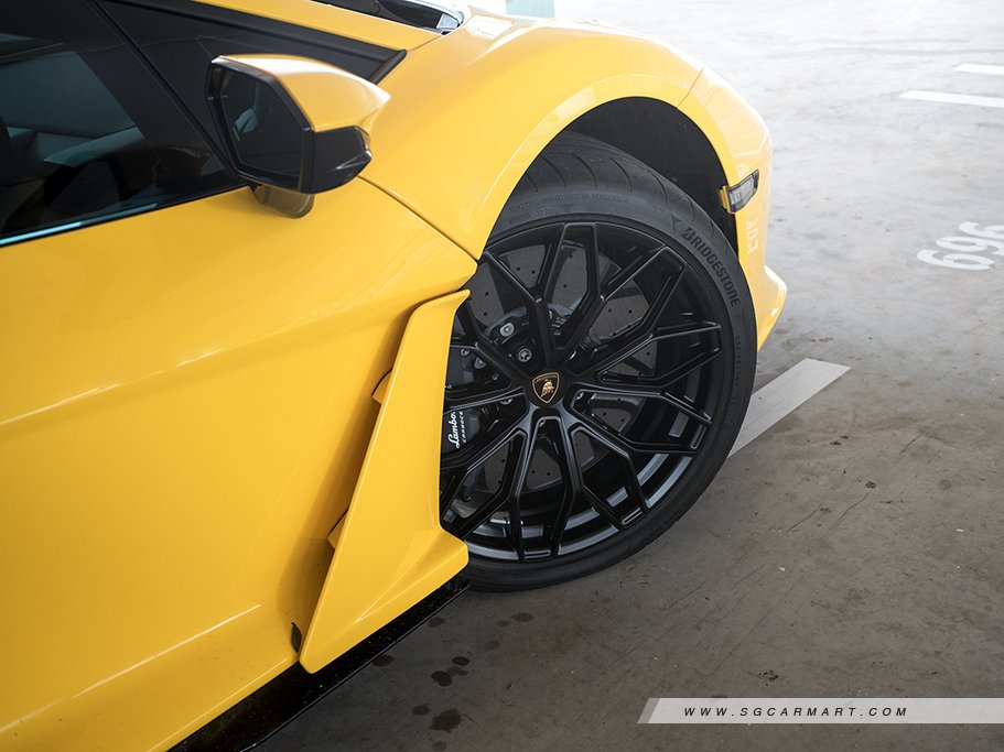 https://i.i-sgcm.com/new_cars/cars/21724/21724_g23