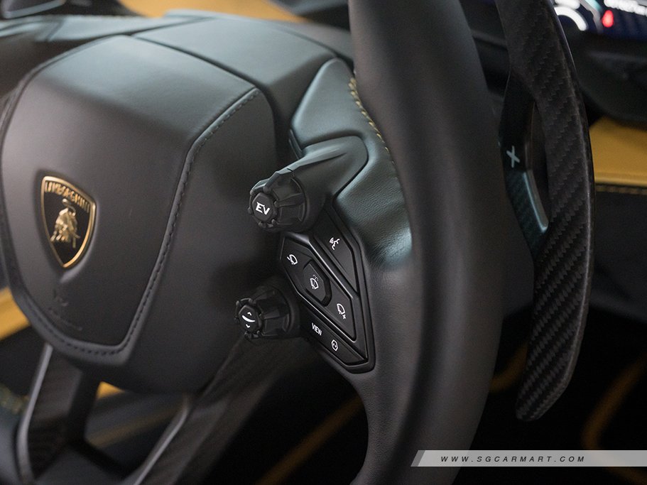 https://i.i-sgcm.com/new_cars/cars/21724/21724_g27