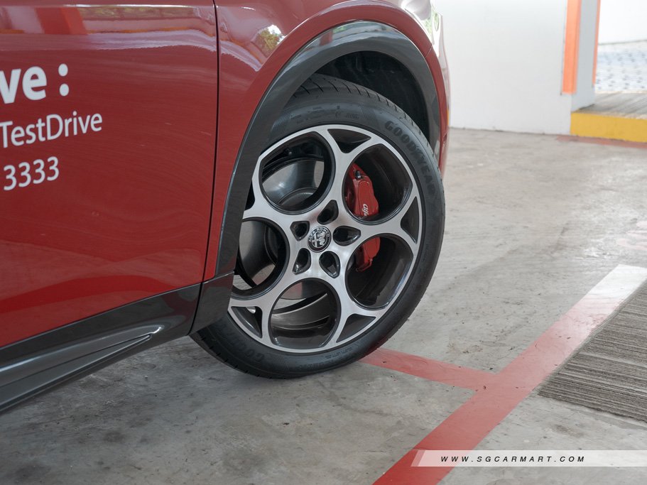 https://i.i-sgcm.com/new_cars/cars/21731/21731_g25