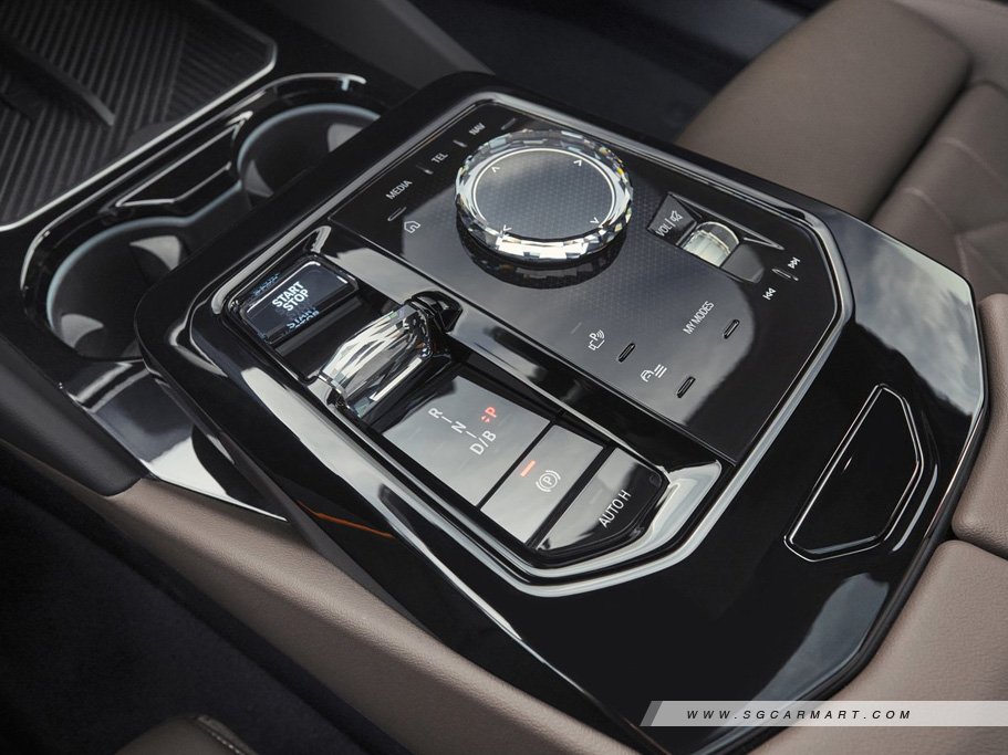 https://i.i-sgcm.com/new_cars/cars/21740/21740_g11