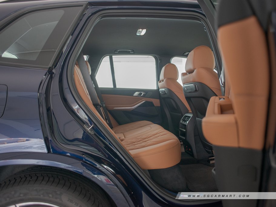 https://i.i-sgcm.com/new_cars/cars/21745/21745_g37